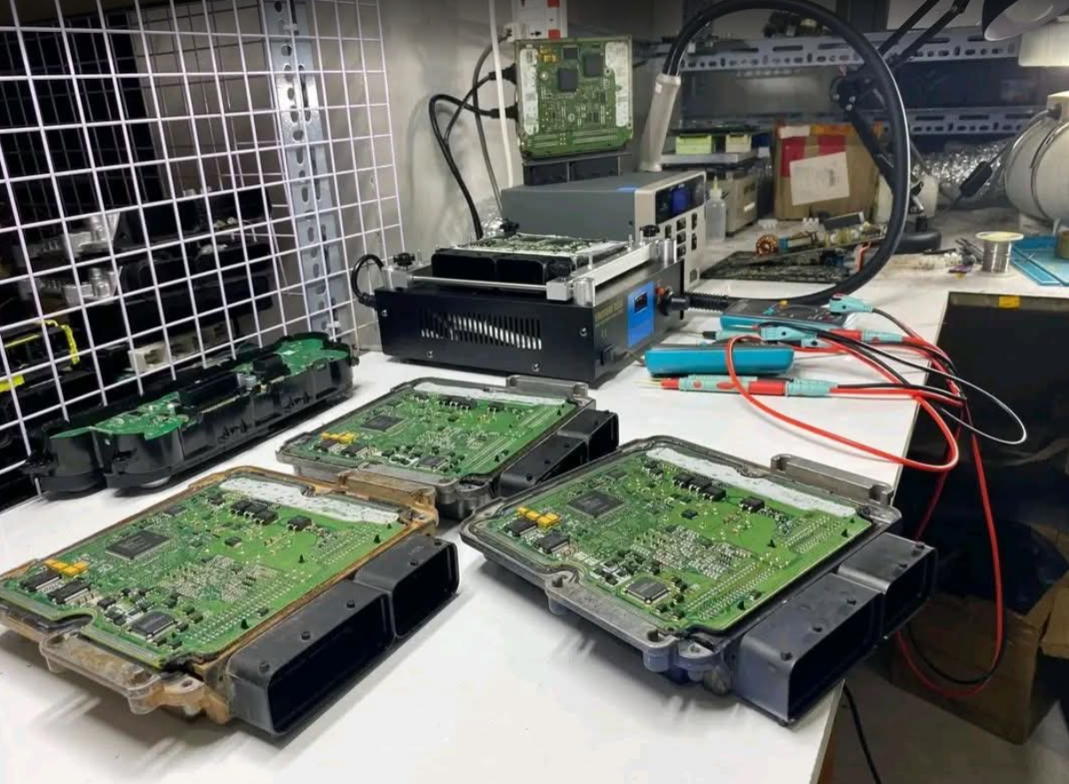 Outils professionnels pour intervention automobile à Savonnières